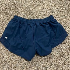 Lululemon Hotty Hot Low-Rise Lined Short 2.5” - Navy